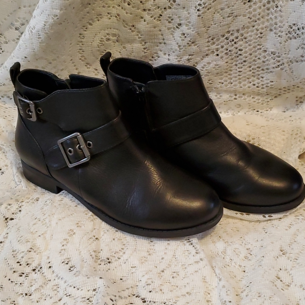 Vionic booties size 6.5